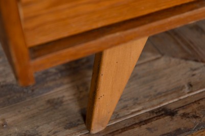 close-up-of-oak-leg